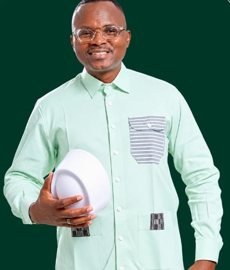 Lassane Oularé, présentateur du Carrefour du web
