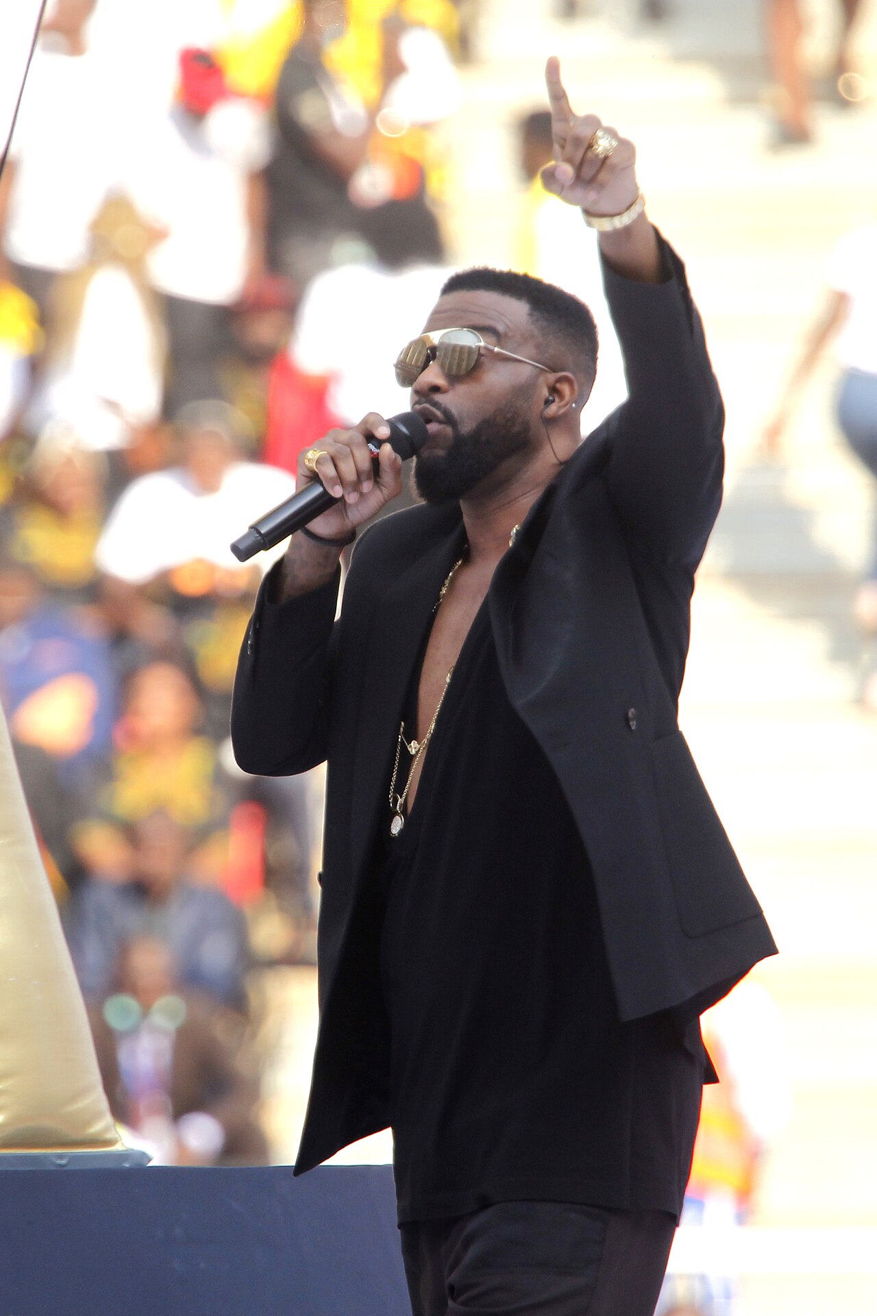 Portrait de Fally Ipupa, l'un des deux artistes cités dans l'article